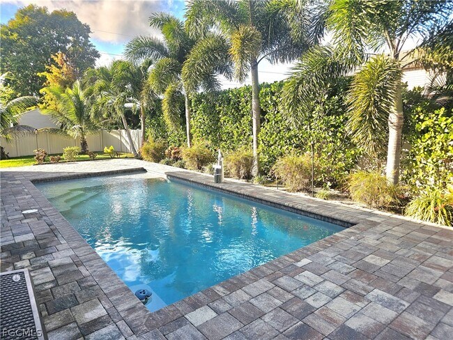 Building Photo - 1919 SW 26th Terrace