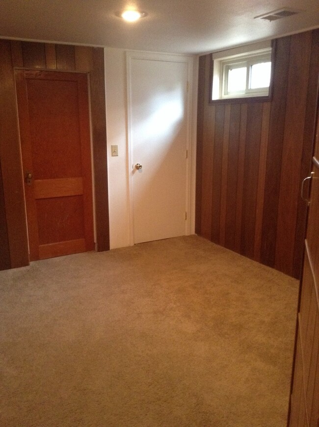 Building Photo - 2 BEDROOM, PLUS 2 BONUS ROOMS, 2 BATHROOM ...