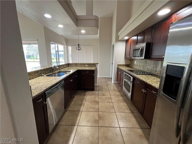 Building Photo - 16245 Paloma Ct