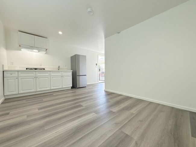 Building Photo - 1-Bedroom ADU – Modern Comfort & Prime Loc...