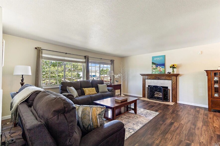Building Photo - 352 Los Cerritos Dr