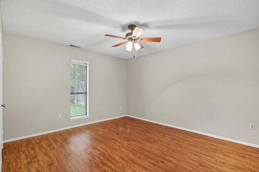 Building Photo - 4934 Greenslope Dr