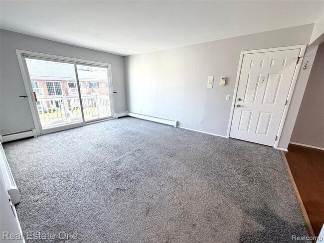 Building Photo - 2405 Torquay Ave