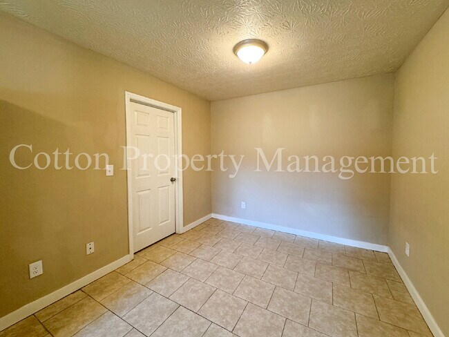 Building Photo - 4516 Greentree Rd