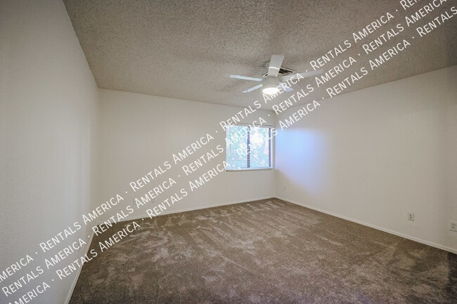 Building Photo - 4683 W Ivanhoe St