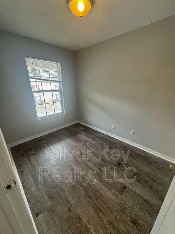 Building Photo - 236 Willow Creek Drive