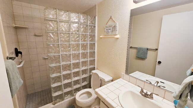 Building Photo - 75-6002-6002 Ali‘i Dr