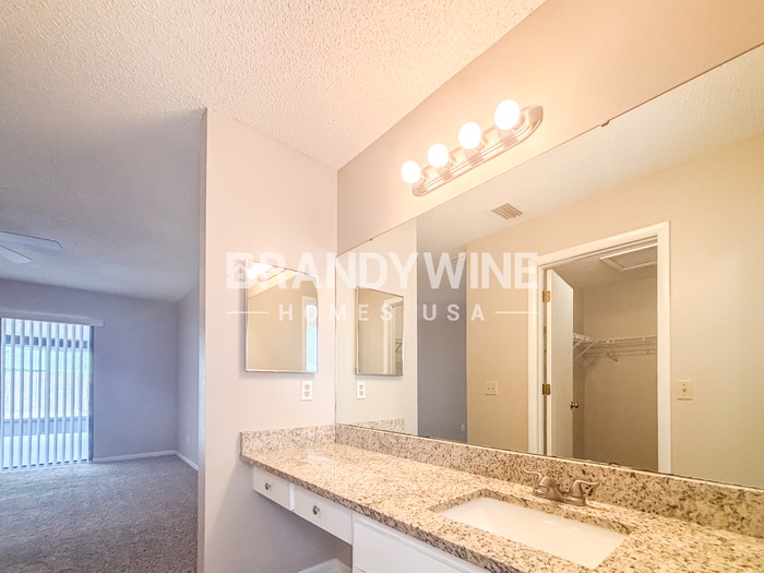 Building Photo - 734 Sandy Creek Dr