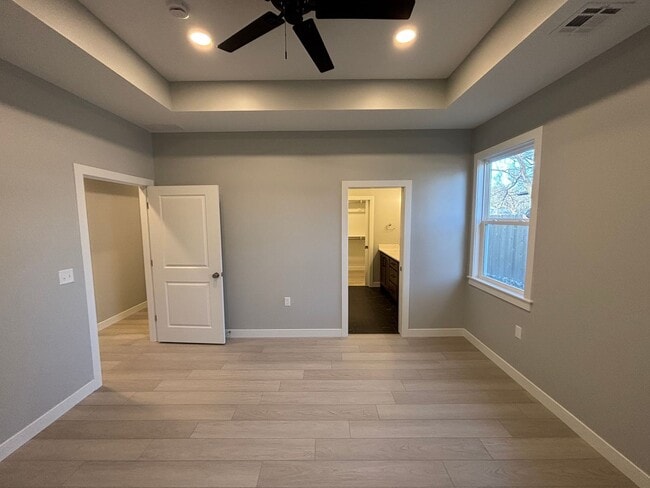 Building Photo - Stunning New Build in Central Manhattan! Available NOW!