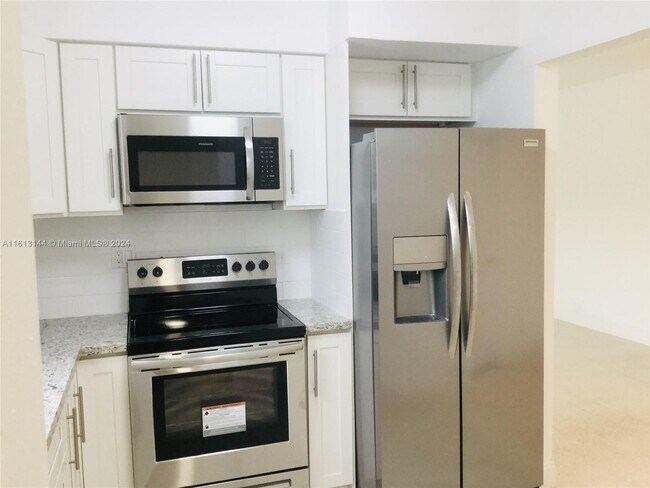 Building Photo - 18280 S Glades Dr