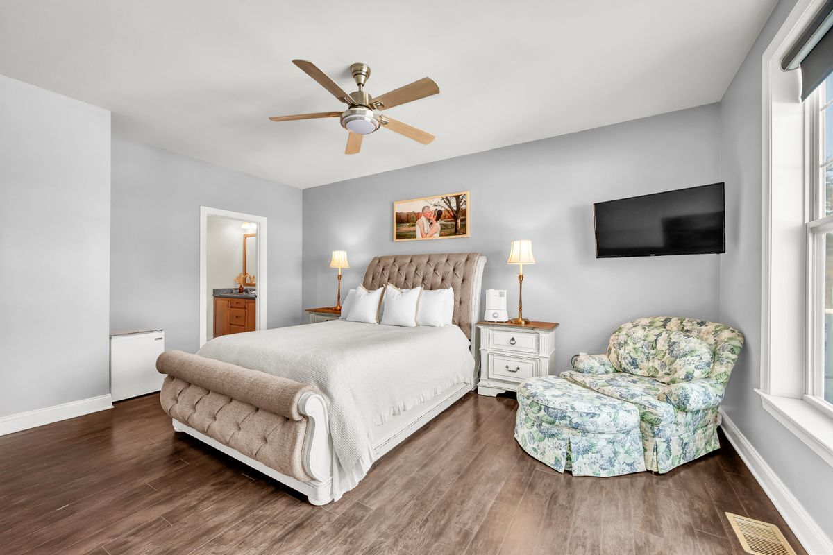 Building Photo - 8 Highridge Rd