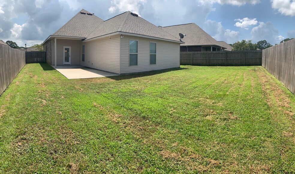 Building Photo - 18315 Dove Hollow Dr