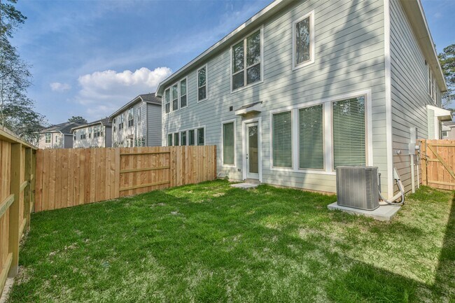 Building Photo - 678 Royal Arch Dr