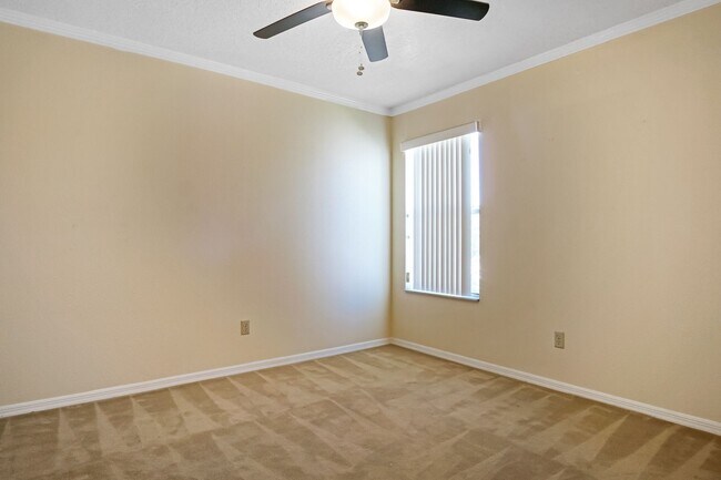 Building Photo - Spacious Home on Oversized Lot Now Availab...