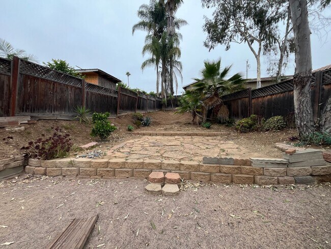 Building Photo - Hillside Court Vista Ca 92084