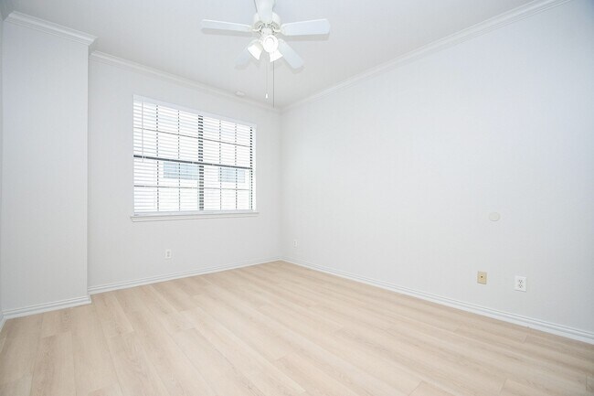 Building Photo - 9400 Bellaire Blvd