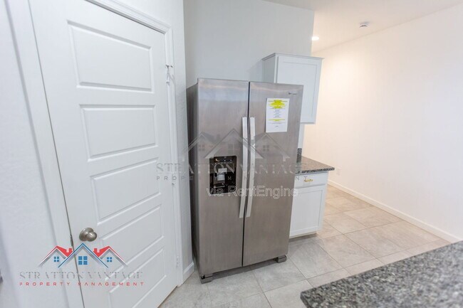 Building Photo - 1673 N Wrigley Dr