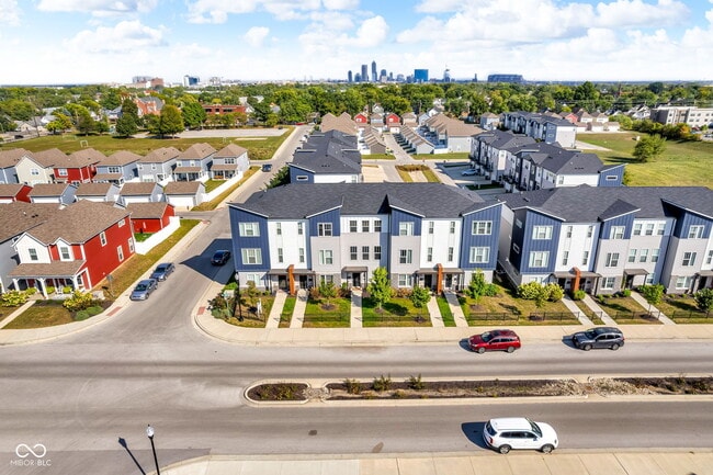 Building Photo - 315 Steeples Blvd