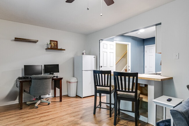 Building Photo - 12127 Shore View Dr