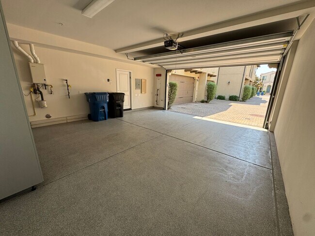 Building Photo - Charming 3-bedroom 2.5 bath nestled inside...