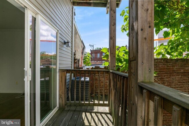 Building Photo - 2024 Ridge Ave