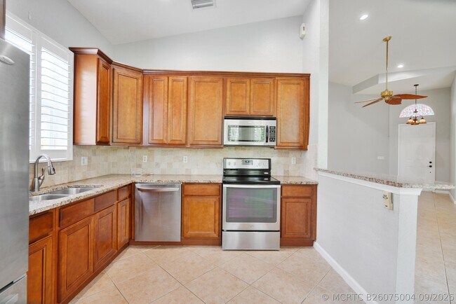 Building Photo - 6020 Spring Lake Terrace