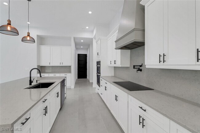 Building Photo - 739 23rd St SW