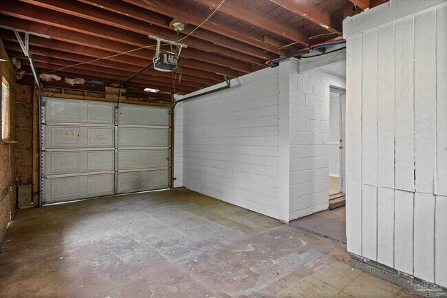 Building Photo - 835 S Madison Dr