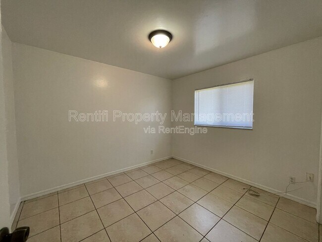 Building Photo - 1128 Homer Ave S