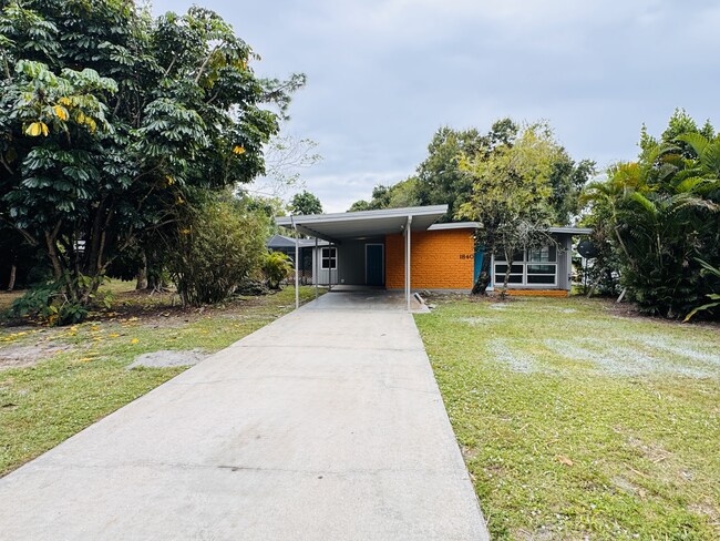 Building Photo - 1840 Maple Ave