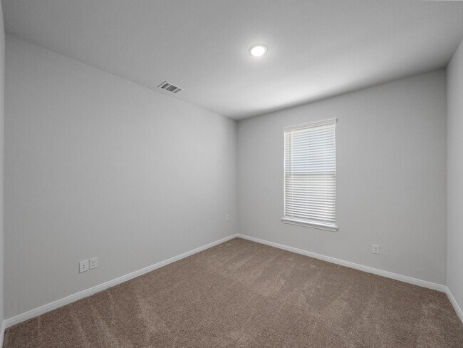 Building Photo - Almost New, Modern Look 4 Bed 3 Bath House in Van Alstyne Available Now!