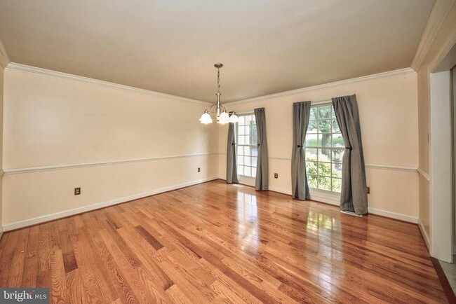 Building Photo - 210 King Johns Ct