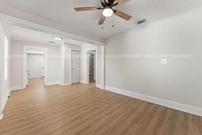 Building Photo - Newly Renovated 3 Bedroom Home With Modern Kitchen