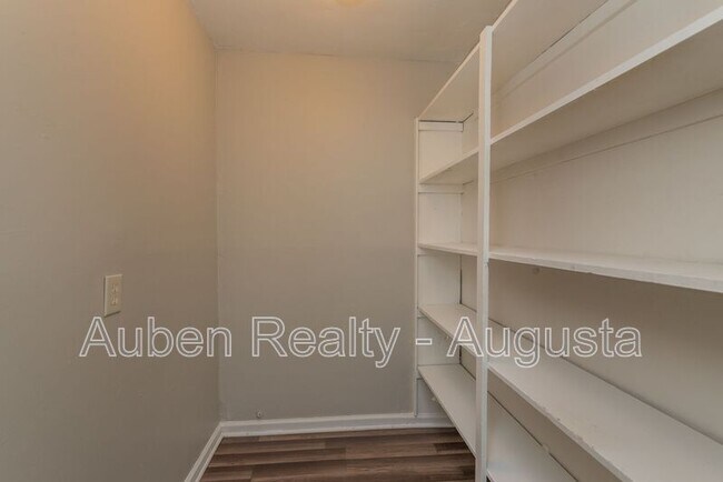 Building Photo - 821 Forsythe St