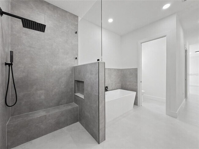 Building Photo - 14687 Lillian Cir