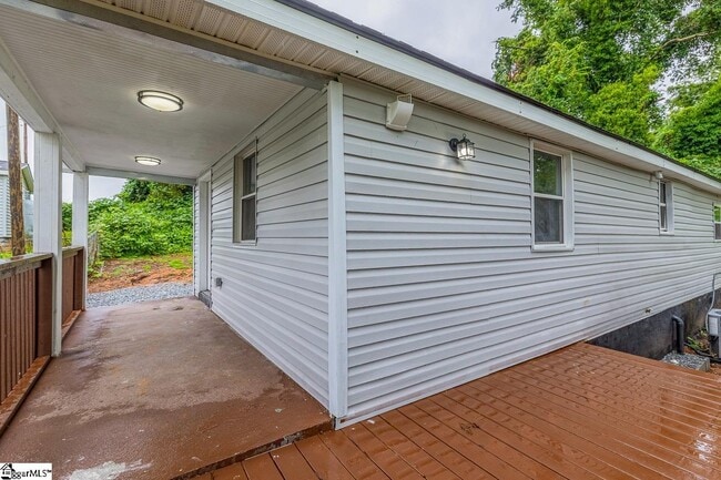 Building Photo - 611 Hunters Ct