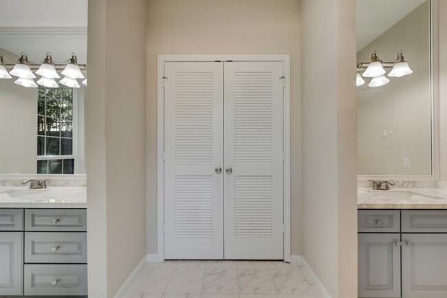 Building Photo - 2400 N Braeswood Blvd