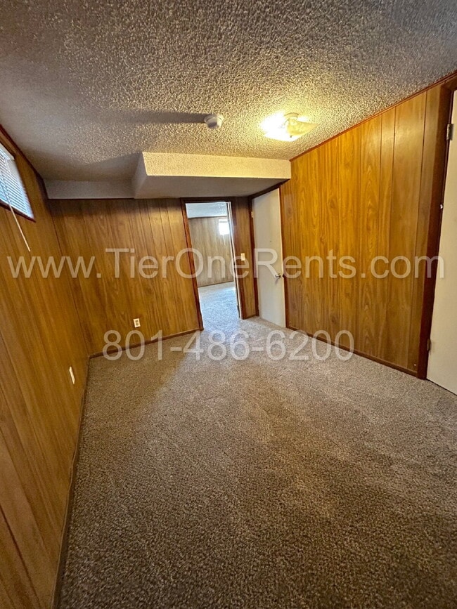 Building Photo - NO DEPOSIT option available for qualified ...