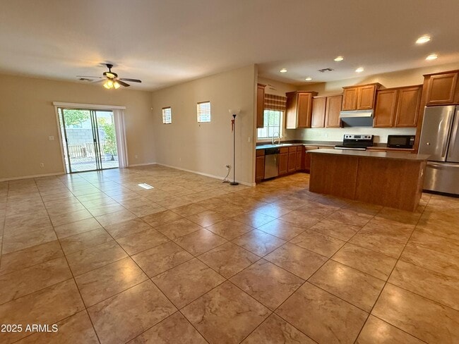 Building Photo - 7911 S 50th Ln