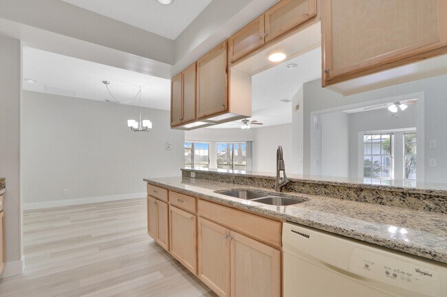 Building Photo - 7340 Pine Creek Way