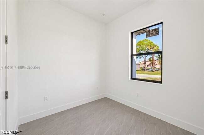 Building Photo - 4402 E 19th St