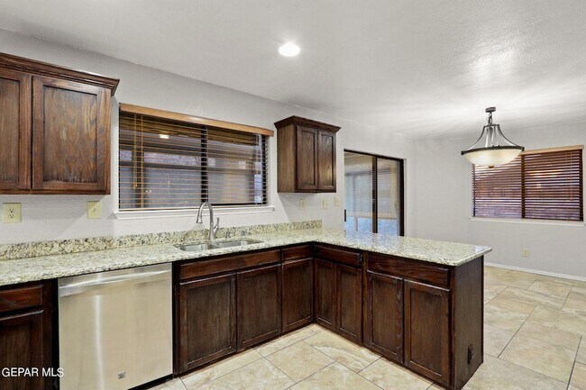 Building Photo - 832 Tepic Dr