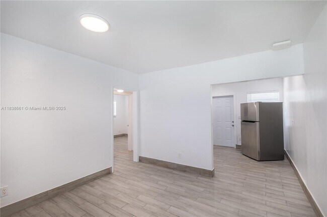 Building Photo - 7010 NW 5th Pl