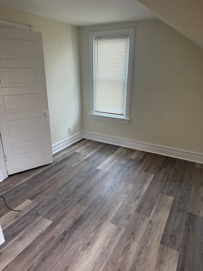 Building Photo - 3 bedroom, 1 bath, 2 story single family house