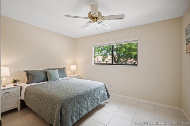 Building Photo - 5750 Coach House Cir