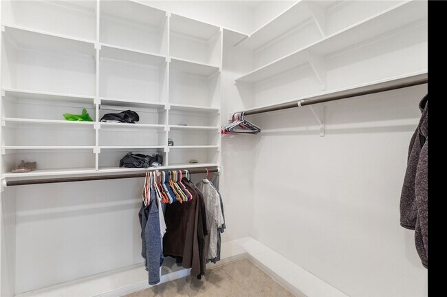Building Photo - 2528 Kinnersley Ln
