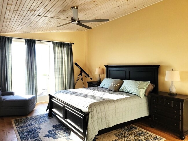 Building Photo - 8034 Riverview Rd