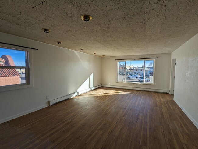 Building Photo - 613 4th St