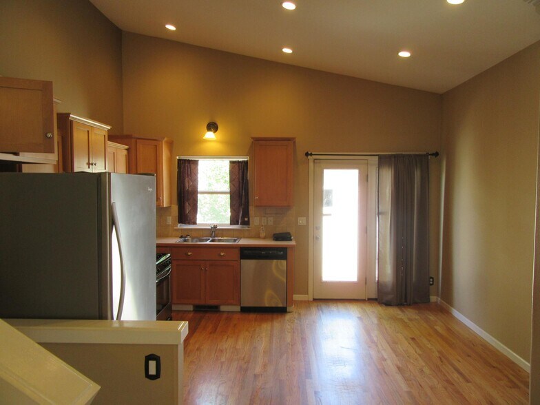 Building Photo - 1314 W Tualatin Dr