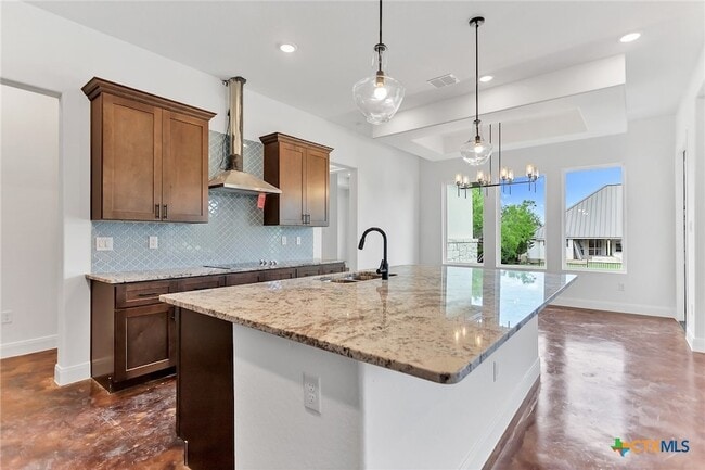 Building Photo - 102 Prairie